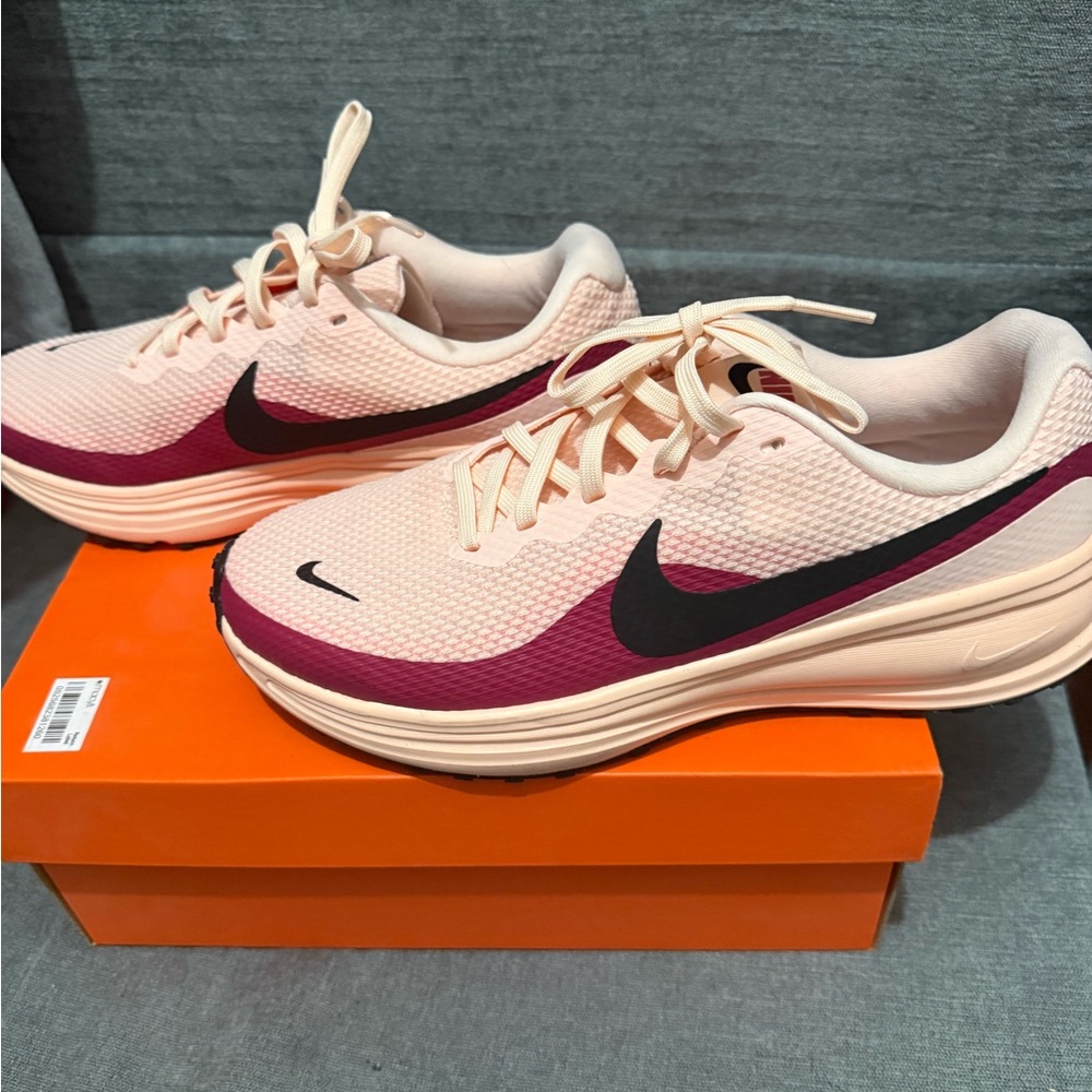 Nike Women's Athletic Shoes in Light Pink and Burgundy - Picture 2 of 5